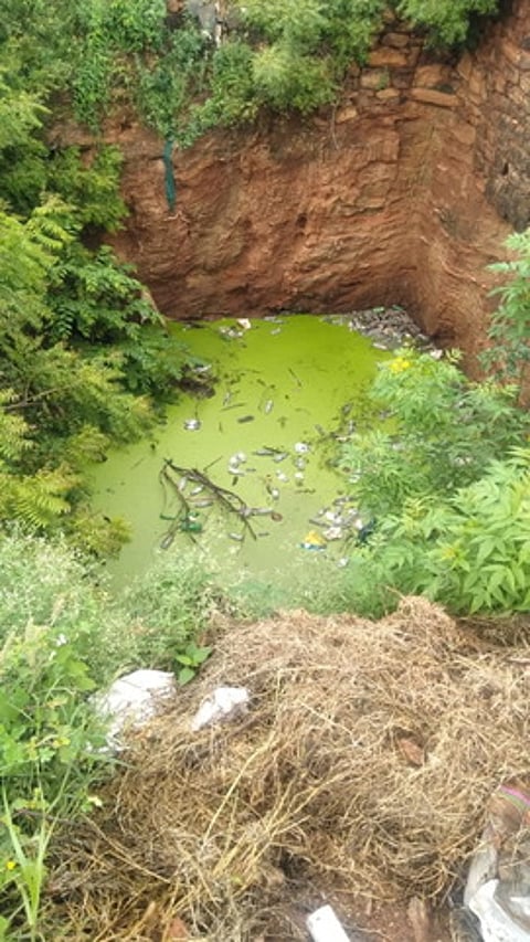 காங்கேயம்பாளையம், ராஜ் தானி காா்டனில் ஆபத்தான நிலையில் உள்ள கிணறு.