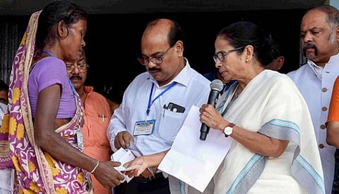 மேற்கு வங்கத்தில் ‘புல்புல்’ புயலால் ரூ.50,000 கோடி சேதம்: பாதிப்புகளை ஆய்வுசெய்த பின் மம்தா தகவல்