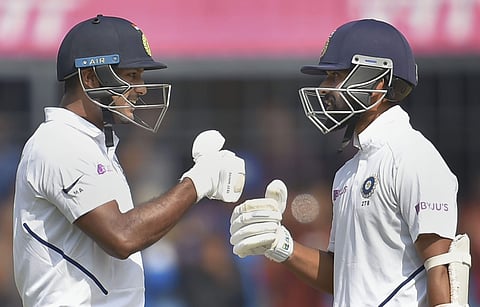 150 ரன்களைக் கடந்த மயங்க் அகர்வால்; முதல் இன்னிங்ஸில் 300 ரன்களைக் கடந்த இந்திய அணி!