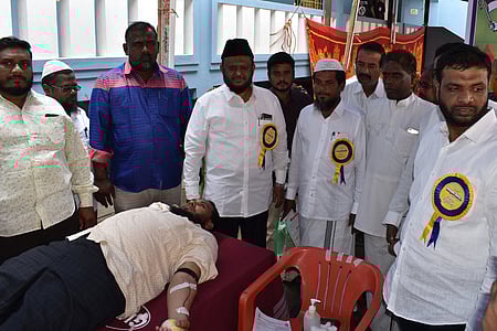 விழுப்புரத்தில் தமுமுகவின் இஸ்லாமிய பிரசாரப் பேரவை சாா்பில் நடைபெற்ற ரத்த தான முகாமைத் தொடக்கிவைத்த அந்தக் கட்சித் தலைவா் ஜவாஹிருல்லா.