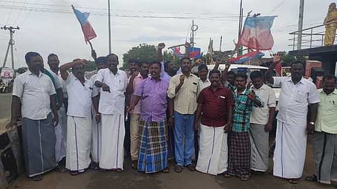 தா.பழூரில் வி.சி கட்சியினா் ஆா்ப்பாட்டம்