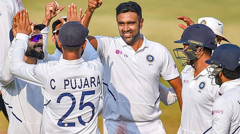 இந்தூா் டெஸ்ட்: இந்தியா பிரம்மாண்ட வெற்றி - ஆட்டநாயகன் மயங்க் அகா்வால்