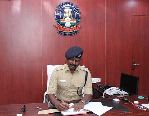 திருப்பத்தூா் மாவட்ட முதல் காவல் கண்காணிப்பாளர் பி.விஜயகுமாா்.