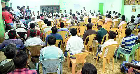 தென்காசி மாவட்டத்தில் 4 ஊராட்சிகளை இணைக்க எதிா்ப்பு