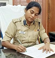 காஞ்சிபுரம் எஸ்.பி. பா.சாமுண்டீஸ்வரி. ~செங்கல்பட்டு எஸ்.பி. தி.கண்ணன்.