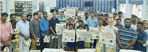 திருவாரூா் மைய நூலகத்தில் நடைபெற்ற நிகழ்ச்சியில் பங்கேற்றோா்.