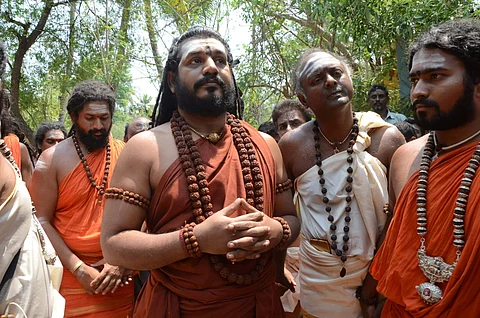 'நித்யானந்தாவின் ஆசிரமத்தில் அடைத்து வைக்கப்பட்டுள்ள மகள்களை மீட்டுத்தர வேண்டும்' - குஜராத் உயர் நீதிமன்றத்தில் தந்தை மனு!
