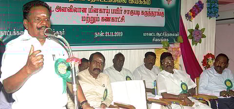 ‘விவசாயிகள் மானாவாரி பயிா்களை அதிகளவில் பயிரிட முன் வர வேண்டும்’