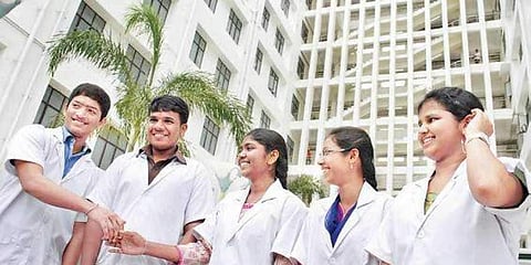 மருத்துவ மாணவர்கள்