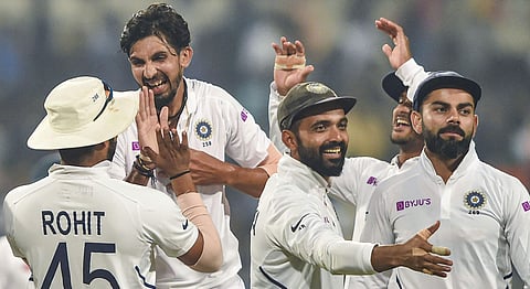 கொல்கத்தா பகலிரவு டெஸ்ட்: 2-வது இன்னிங்ஸிலும் தடுமாறும் வங்கதேச அணி!