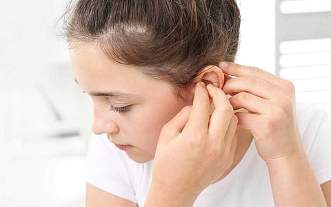 காதில் உள்ள நீரை அகற்ற இதை மட்டும் செஞ்சுடாதீங்க ப்ளீஸ்..! மூளைக்கே பாதிப்பு ஏற்படுமாம்!