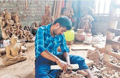 மரச்சிற்பக் கலைக்கு புவிசார் குறியீடு: அரசு உதவியை எதிர்நோக்கும் கலைஞர்கள்