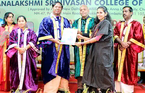தனலட்சுமி சீனிவாசன் பொறியியல் கல்லூரியில் பட்டமளிப்பு விழா