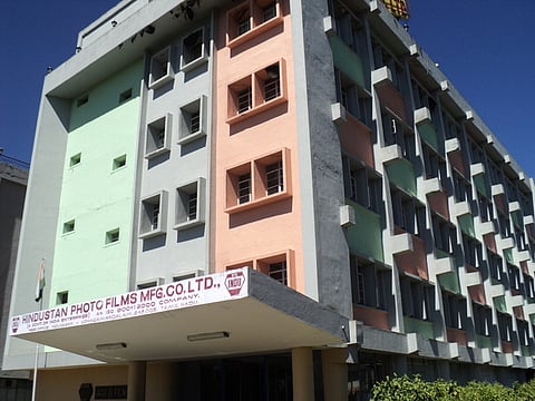 உதகையில் உள்ள ஹெச்.பி.எப். போட்டோ பிலிம் தொழிற்சாலை கட்டடத்தின் தோற்றம்.