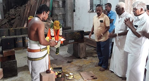 வந்தவாசியில் நடைபெற்ற புதிய தோ் செய்யும் பணிக்கான பூஜை.