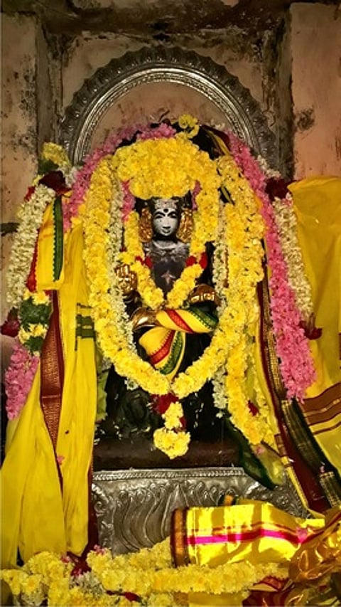 சிறப்பு அலங்காரத்தில் குரு பகவான்.