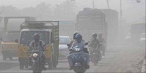 சென்னையில் நிலவும் புகைமூட்டம்