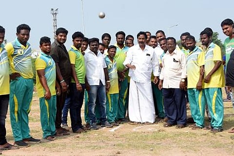 புதுச்சேரி உப்பளம் எக்ஸ்போ திடலில் மாநில அளவிலான பெத்தாங் விளையாட்டுப் போட்டியைத் தொடக்கிவைத்த ஆ.அன்பழகன் எம்எல்ஏ.