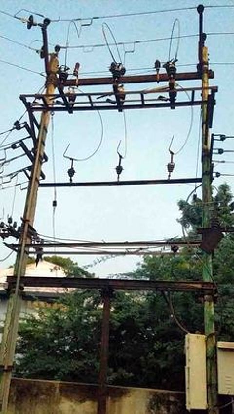 ஆறுமுகனேரியில் மின்மாற்றியைமீண்டும் பொருத்த கோரிக்கை