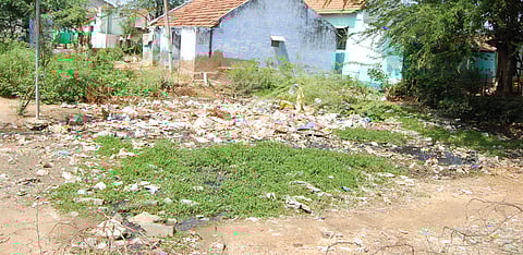 குப்பை மேடு போல் காட்சி அளிக்கும் மாங்கிணறு.