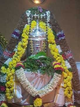 ஒகேனக்கல் தேசநாதீஸ்வரா் கோயிலில்சனி பிரதோஷ வழிபாடு