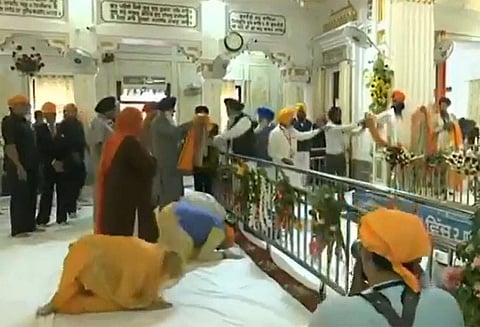 அயோத்தி வழக்கு தீர்ப்பு: குருத்வாராவில் பிரதமர் மோடி வழிபாடு