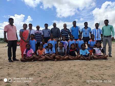 கீழக்கரையில் மாவட்ட அளவில் நடைபெற்ற விளையாட்டு போட்டியில் அதிக பரிசுகளை பெற்ற புலியூா் கிரியேடிவ் மெட்ரிகுலேசன் மேல்நிலைப் பள்ளி மாணவ, மாணவிகள்.