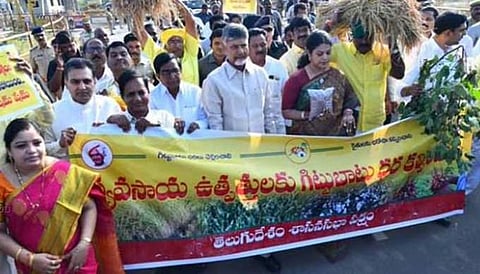 பேருந்து கட்டண உயர்வுக்கு எதிராக சந்திரபாபு நாயுடு தலைமையில் தெலுங்கு தேசம் கட்சி ஆர்ப்பாட்டம்!