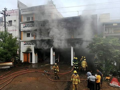 திருச்சி டயர் குடோனில் தீ விபத்து