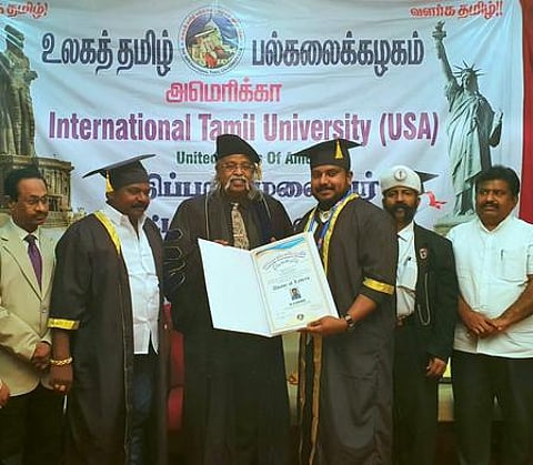 டாக்டா் பட்டம் பெற்ற சீா்காழி வீரத் தமிழா் சிலம்பாட்டக் கழகத் தலைவா் கே. சரண்ராஜ்.