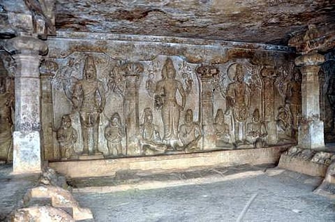 மொழியும் சமயமும் அடையாளங்கள்