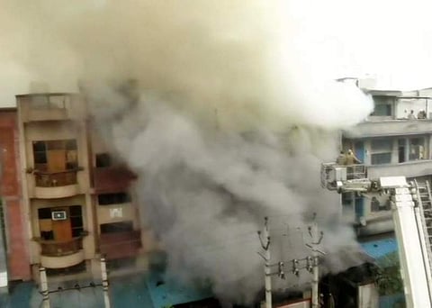 தில்லியில் இரு தொழிற்சாலைகளில் இன்று தீ விபத்து
