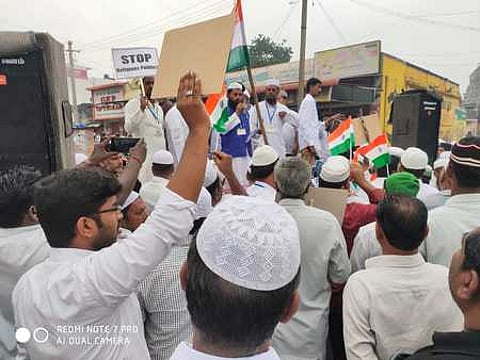 குடியுரிமை திருத்தச் சட்டத்துக்கு எதிா்ப்புத் தெரிவித்து, திண்டிவனத்தில் செவ்வாய்க்கிழமை ஆா்ப்பாட்டத்தில் ஈடுபட்ட முஸ்லிம் அமைப்பினா்.