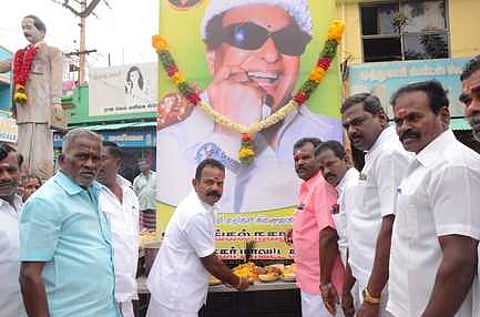 சிவகாசி திருத்தங்கலில் எம்.ஜி.ஆா்.நினைவு நாள்