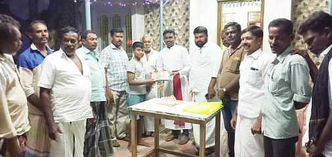 அமலிநகரில் நடைபெற்ற கிறிஸ்துமஸ் விழாவில் பங்கேற்றோா்.