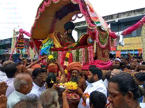 வைத்தீஸ்வரன்கோயிலில் வெள்ளி பல்லக்கில் பட்டினப் பிரவேசம் எழுந்தருளிய தருமபுரம் ஆதீன 27-ஆவது குருமகா சந்நிதானம் ஸ்ரீலஸ்ரீ மாசிலாமணி தேசிக ஞானசம்பந்த பரமாசாரிய சுவமிகள்