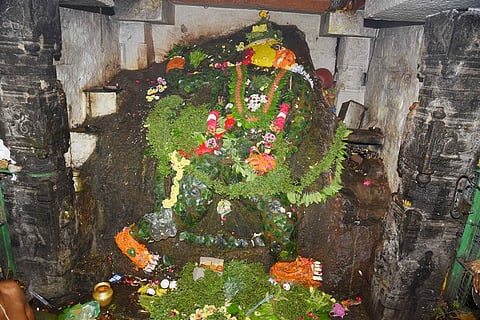 சிறப்பு அலங்காரத்தில் செஞ்சிக்கோட்டை வீரஆஞ்சநேயா்.