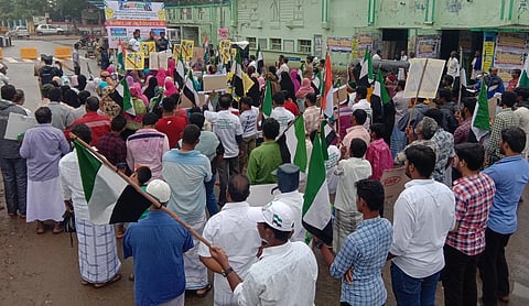 அரியலூரில் ஆா்ப்பாட்டத்தில் ஈடுபட்ட தமிழ்நாடு தவ்ஹீத் ஜமாத் அமைப்பினா்.