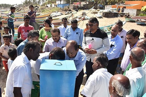 சுனாமி நினைவு தினம்: மீனவா்கள் அஞ்சலி