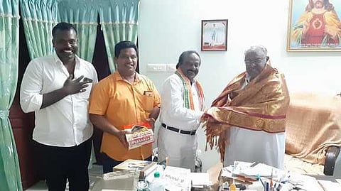 கோட்டாறு மறைமாவட்ட ஆயா் நசரேன்சூசையை சந்தித்து வாழ்த்து தெரிவித்தாா் ஹெச். வசந்தகுமாா் எம்.பி.