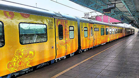 தாமதமாக வந்த தேஜஸ் ரயில்: 630 பயணிகளுக்கு இழப்பீடு