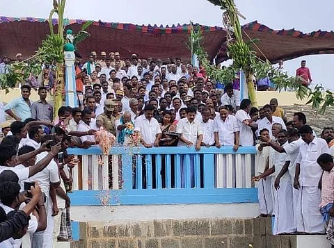 பாசனத்திற்காக வீடுர் அணை திறப்பு; அமைச்சர் சி.வி.சண்முகம் திறந்து வைத்தார்