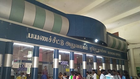 செயலியில் மட்டும் மாதாந்திர பயணச்சீட்டு: ரயில்வே நடைமுறையால் பயணிகள் கடும் அவதி!