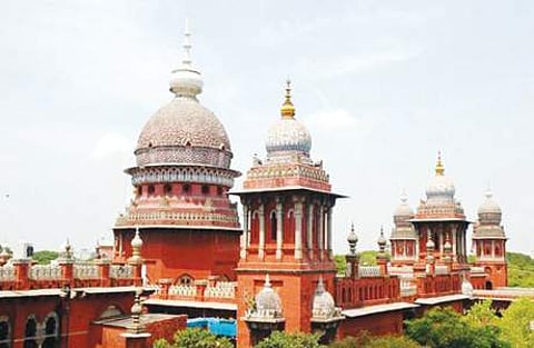 மதுவால் நடைபெறும் குற்றங்களுக்கு அரசை ஏன் பொறுப்பாளியாக்கக் கூடாது? உயர்நீதிமன்றம் கேள்வி