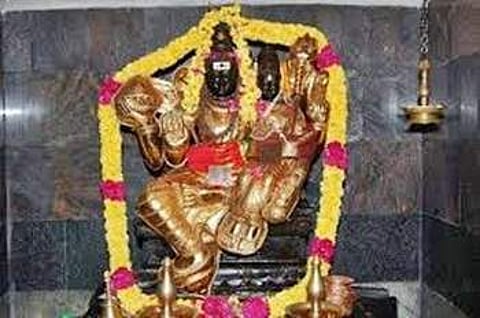 வீட்டில் தங்கம் நிறையனுமா? லக்ஷ்மி கடாக்ஷம் பெருகனுமா? அனுஷ நக்ஷத்திரத்தில் சொர்ணாகர்ஷன பைரவரை வணங்குங்க!