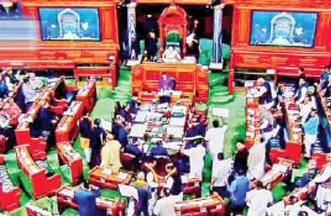 திரிணாமுல் காங்கிரஸ் எம்.பி.க்கள் அமளி: நாடாளுமன்ற இரு அவைகளும் நாள் முழுவதும் ஒத்திவைப்பு