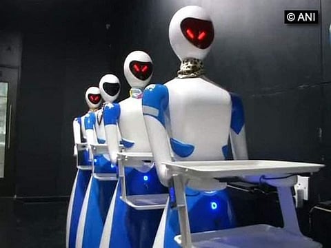 சென்னையில் முதல் 'ரோபோ ரெஸ்டாரண்ட்'- எங்கு தெரியுமா?