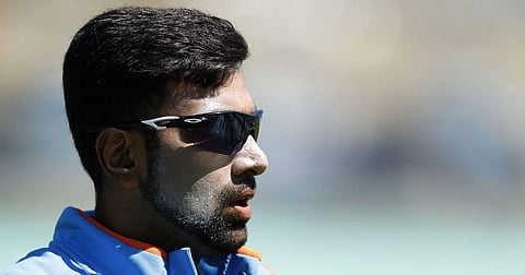 இந்திய அணியிலிருந்து அஸ்வினை நீக்கியது ஏன்?: சுனில் கவாஸ்கர் சாடல்!