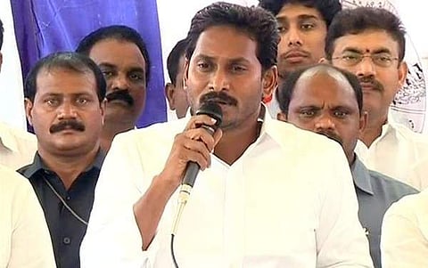 தந்தை பாதியில் விட்டதை கையில் எடுத்த ஜெகன் மோகன் ரெட்டி!