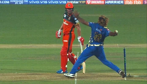 நோ பால் சர்ச்சை: கள நடுவரைக் கடுமையாக விமரிசனம் செய்த விராட் கோலி! (விடியோ)